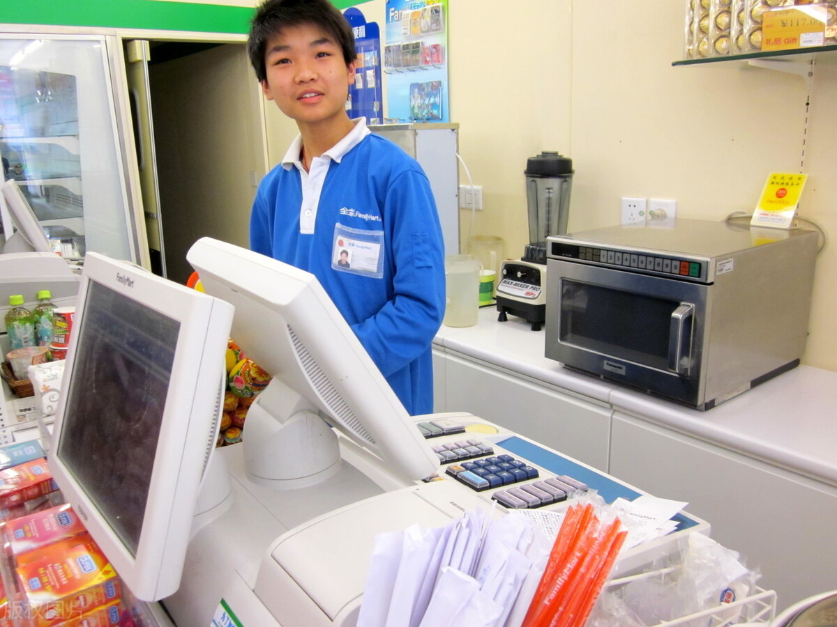 我24小时便利店员，每天上班超10小时，揭秘过期食品去哪儿了 第13张