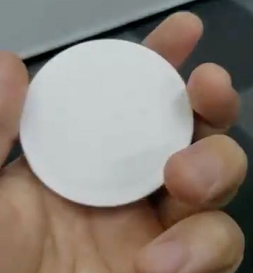 疑似苹果磁吸式无线充电器原型视频曝光 第1张