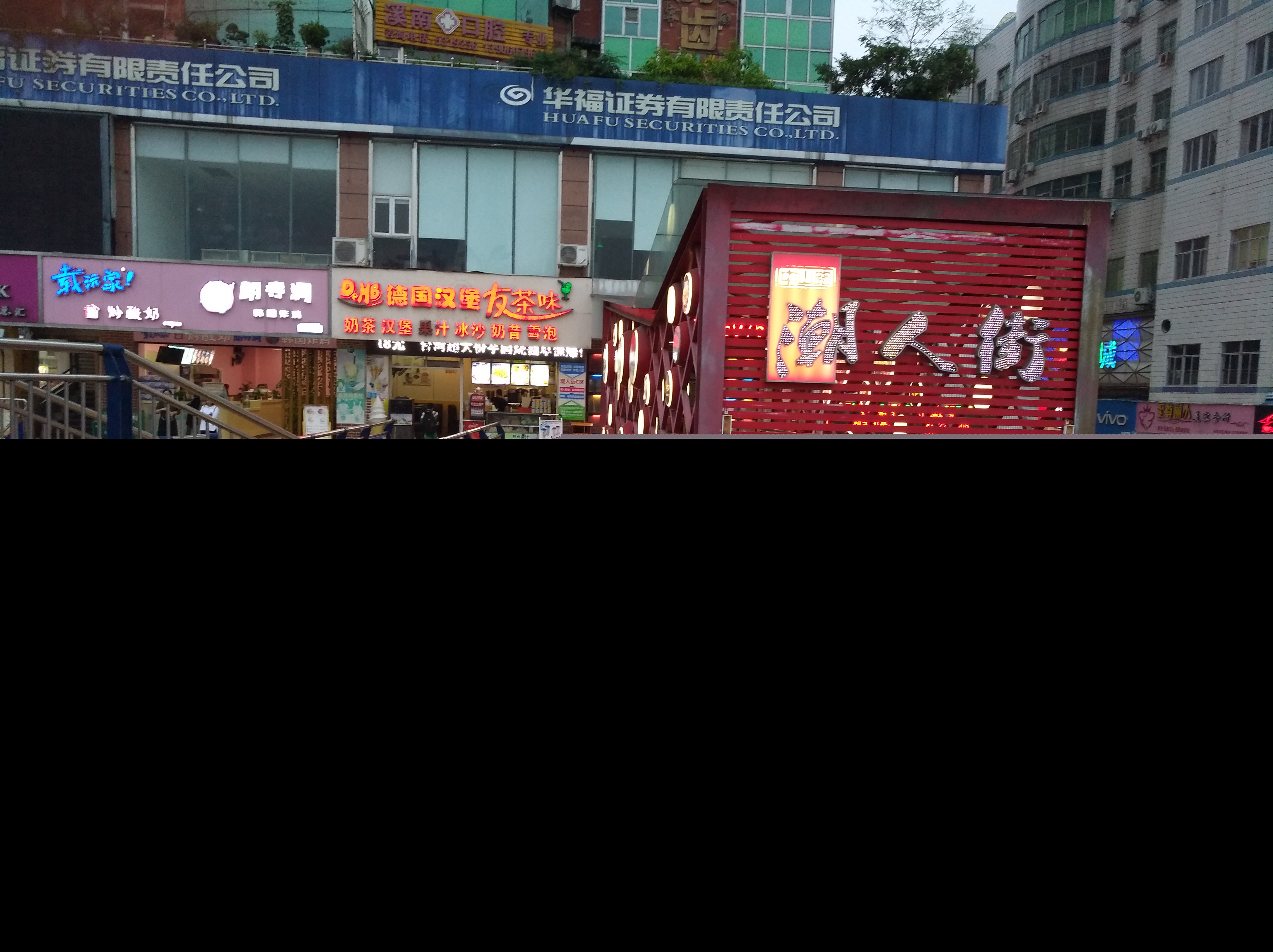 与朋友享受美食惬意的句子（闺蜜与美食的暖心句子） 第1张