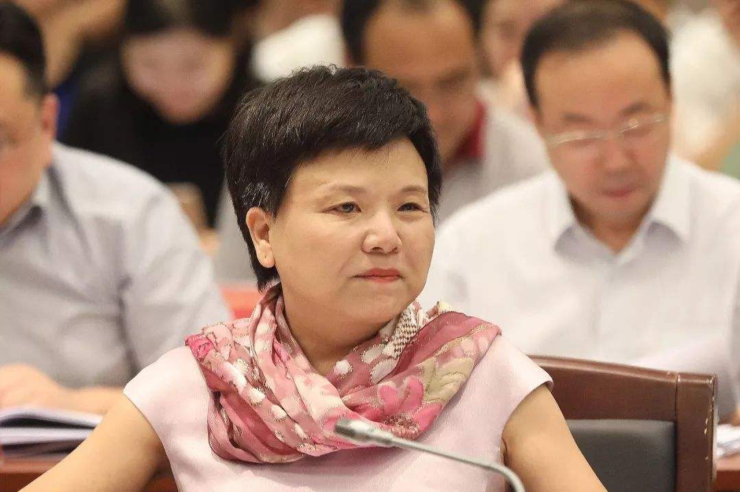 在美国大方捐90亿，国内诺而不捐！曾经的园林女王套现8亿离场 第3张