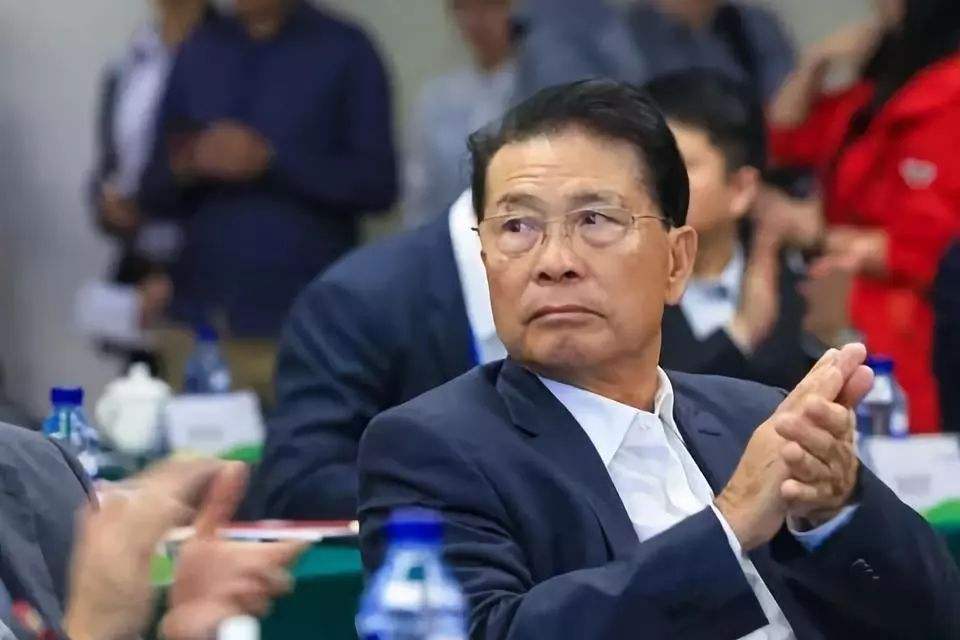 最热衷慈善的家电首富：身价高达1800亿，掌舵美的超越格力 第3张
