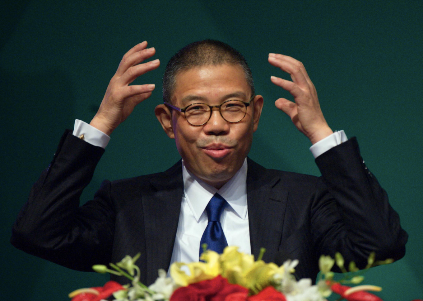 首富“清仓式”退出，两家公司跌750亿！钟睒睒在打什么算盘？ 第1张