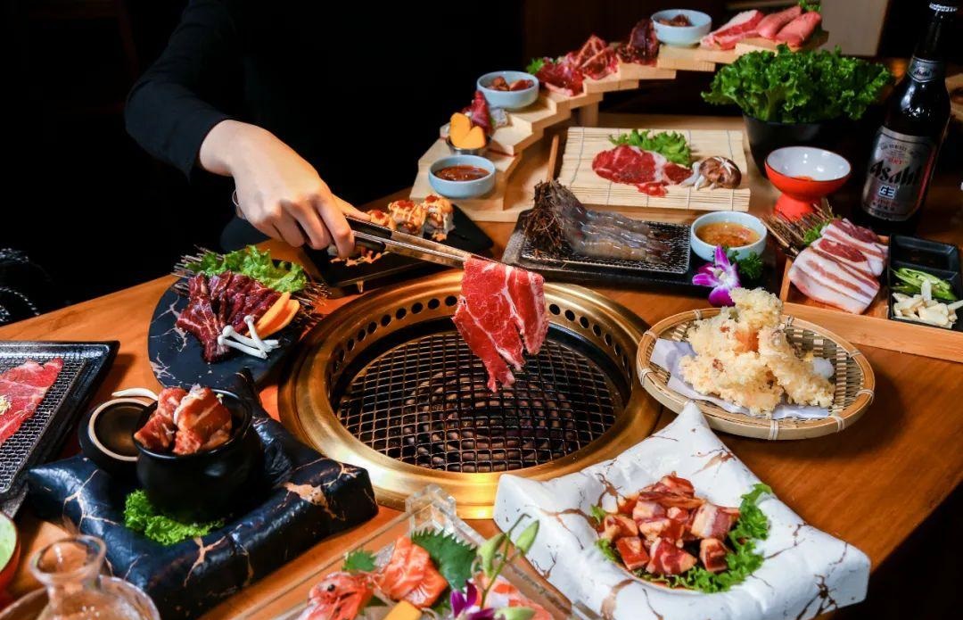 餐饮小白开了一家烤肉店，结果生意好到爆，半年赚上百万 第1张