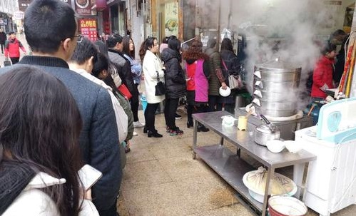 这家小镇上的早餐店，只用简单两招，就做到了月入过万 第1张