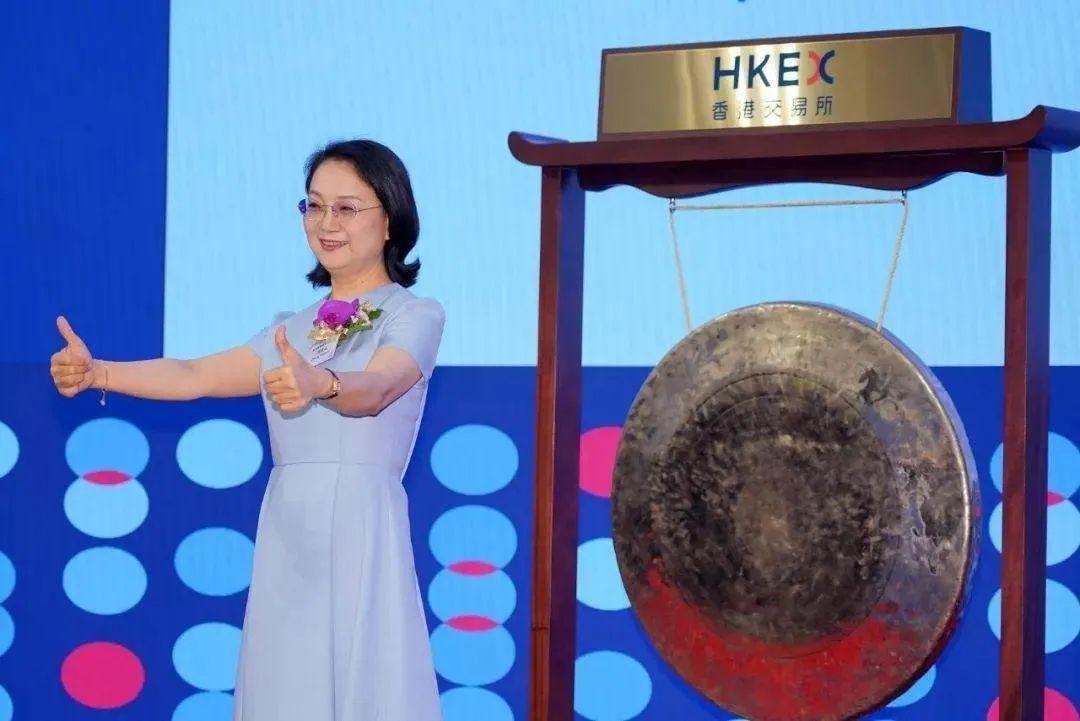 被江苏首富“雪藏”的白富美：低调从未露面，未来将继承2千亿 第7张