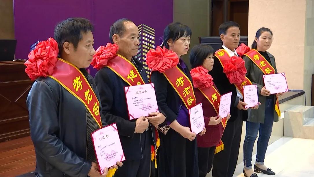 孝敬父母的名言警句（感恩父母的精辟句子） 第3张