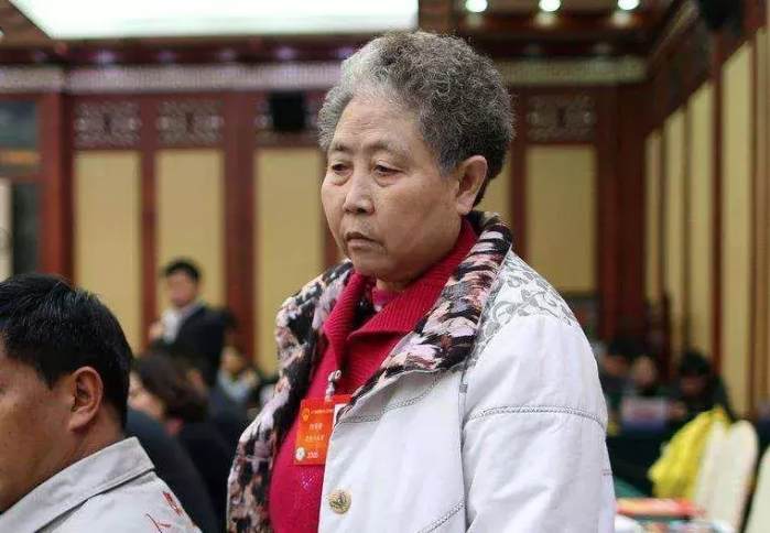 陶华碧一世英名毁在儿子手上！大儿子盖烂尾楼，小儿子偷换配方 第5张
