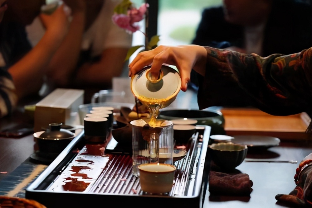 暴利的茶行业！茶馆免费请喝茶，一年收入竟然有千万 第5张