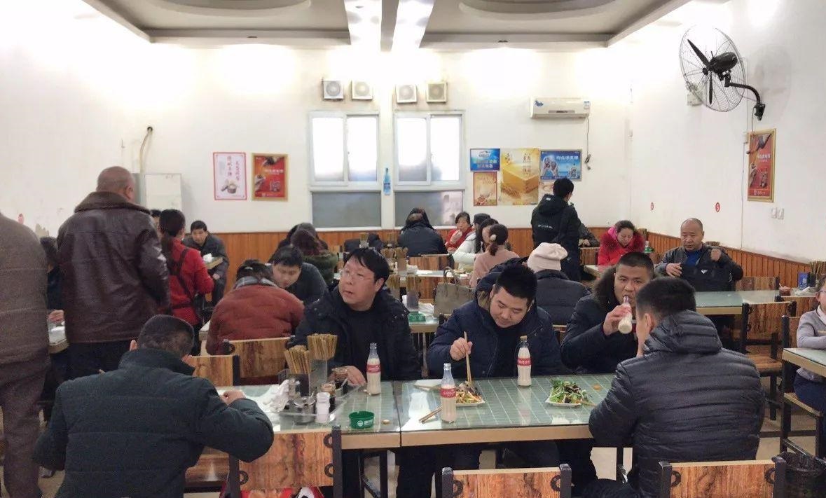 这家面馆免费吃一年烩面，老板不亏反赚，一年赚一百多万 第5张