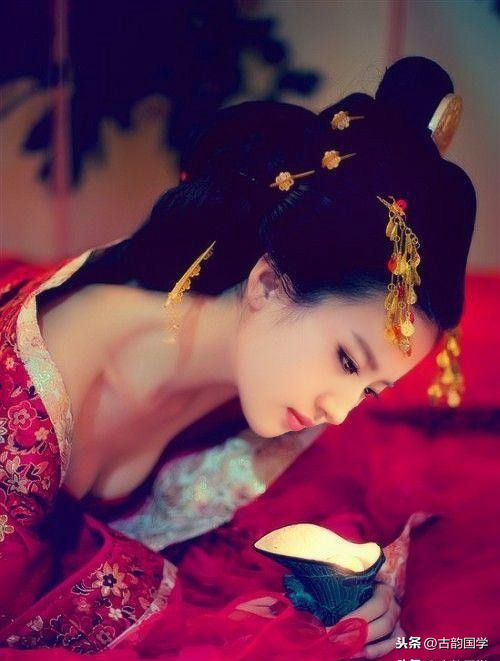 世界十大经典爱情诗（首选这10首唯美爱情诗） 第1张