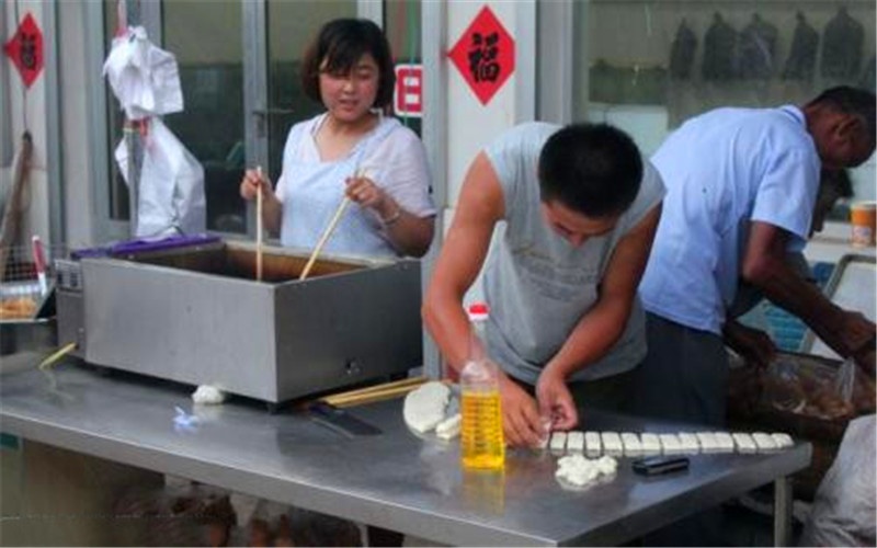 50岁的人五千元的本钱，做什么小生意，能每天正常能收入二三百？ 第1张