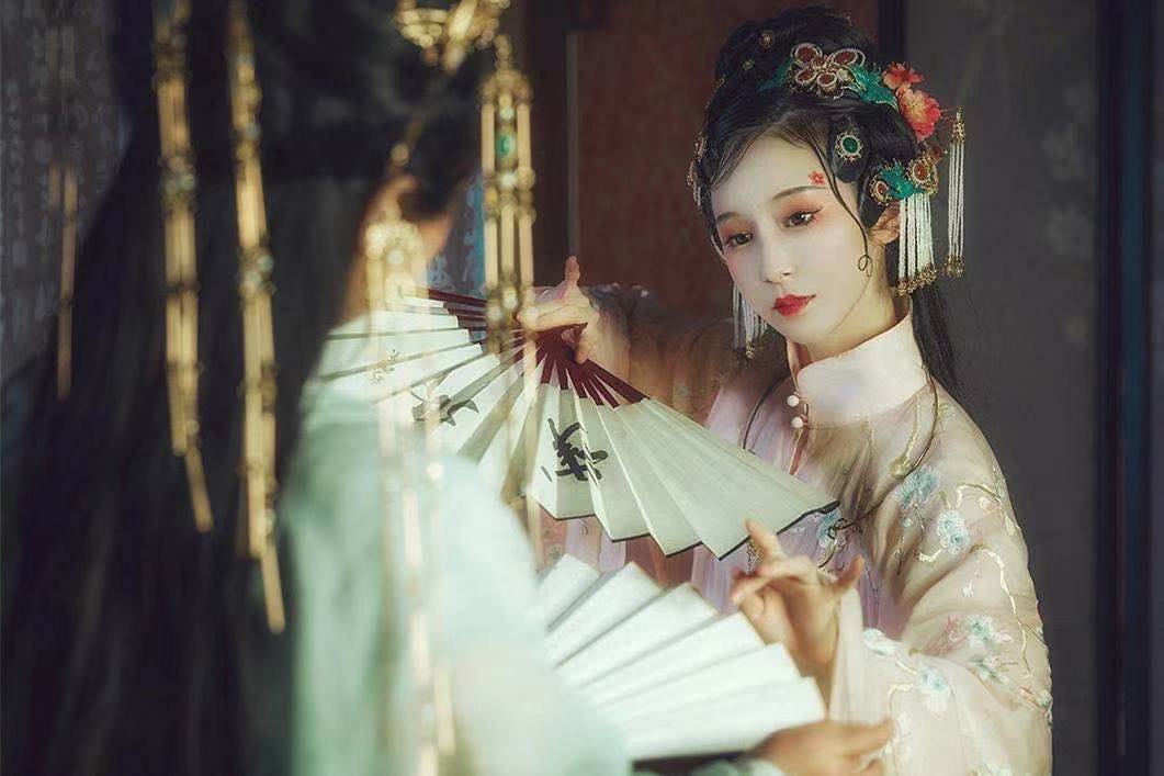 汉服热潮来袭！复古文化回潮，汉服市场“破圈”迅猛生长 第3张