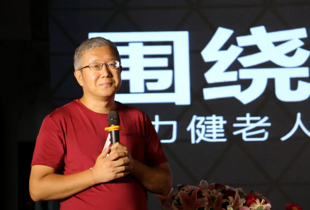 39岁创业亏掉3000万，他亲手摸遍老人脚，一年卖出2000万双鞋 第7张