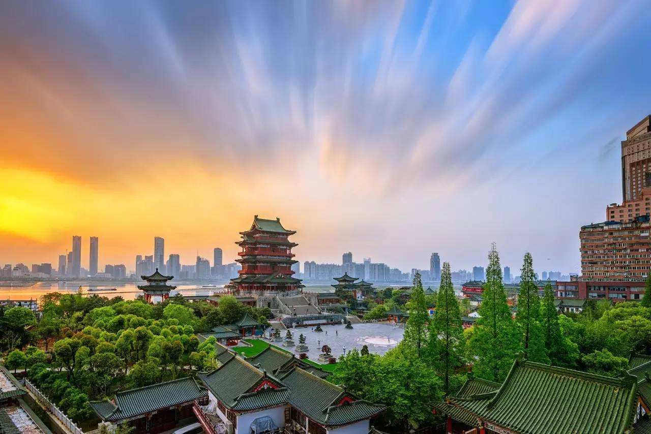 滕王阁序带拼音全文翻译（滕王阁序原文赏析及解释） 第7张