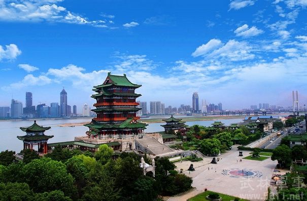 滕王阁序带拼音全文翻译（滕王阁序原文赏析及解释） 第15张