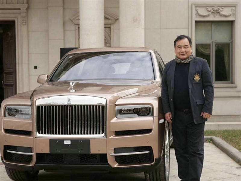 深藏北京的隐形巨富：花600万买库里南，交车仪式还请来宗庆后 第1张