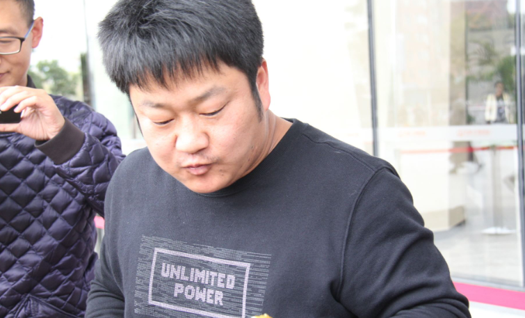 还记得"丽江石榴哥"吗？2年前他突然爆红网络，现在怎么样了？ 第5张