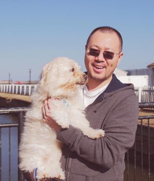 抖音长相粗狂歌声柔情的80后“老腊肉”虎二作品因版权问题下线 第1张