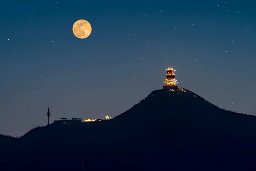 关于月亮的诗句有哪些（描写月亮的古诗大全） 第15张