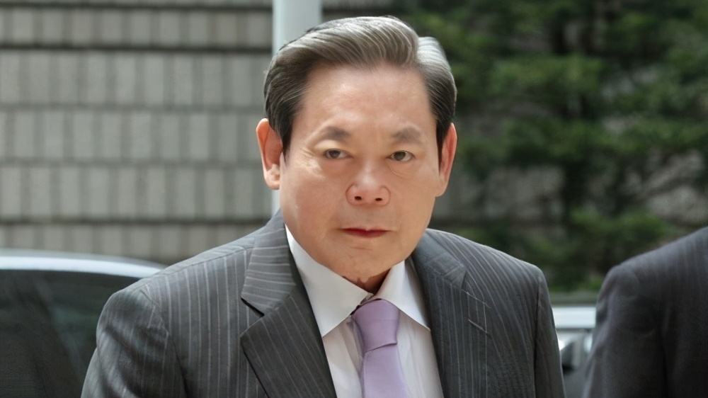 干掉苹果躲过金融危机，全球最赚钱的企业有哪些逆袭秘诀？ 第3张