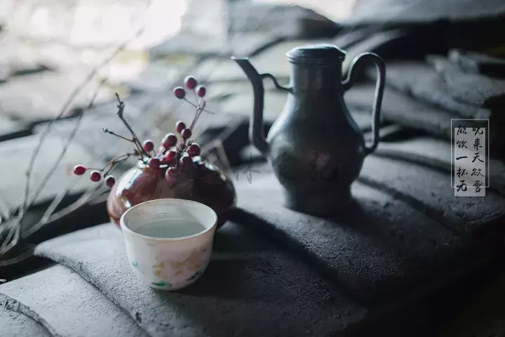 晚来天欲雪能饮一杯无全诗（关于描写冬天的诗句古诗） 第1张