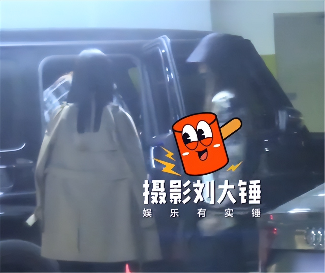 王宝强女友冯清被曝骗婚后，近况曝光，和闺蜜出门逛街懂得避嫌 第19张