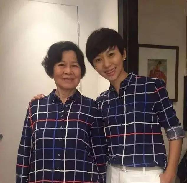 央视“国脸”欧阳夏丹，销声匿迹一年半，离职原因成谜 第15张