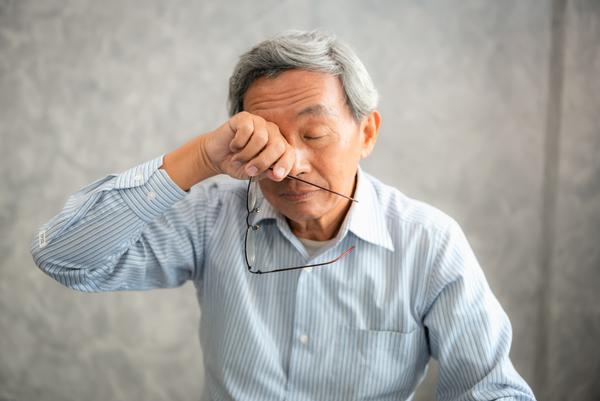 眼屎多是什么原因引起的（眼屎多治最快最有效的方法） 第3张