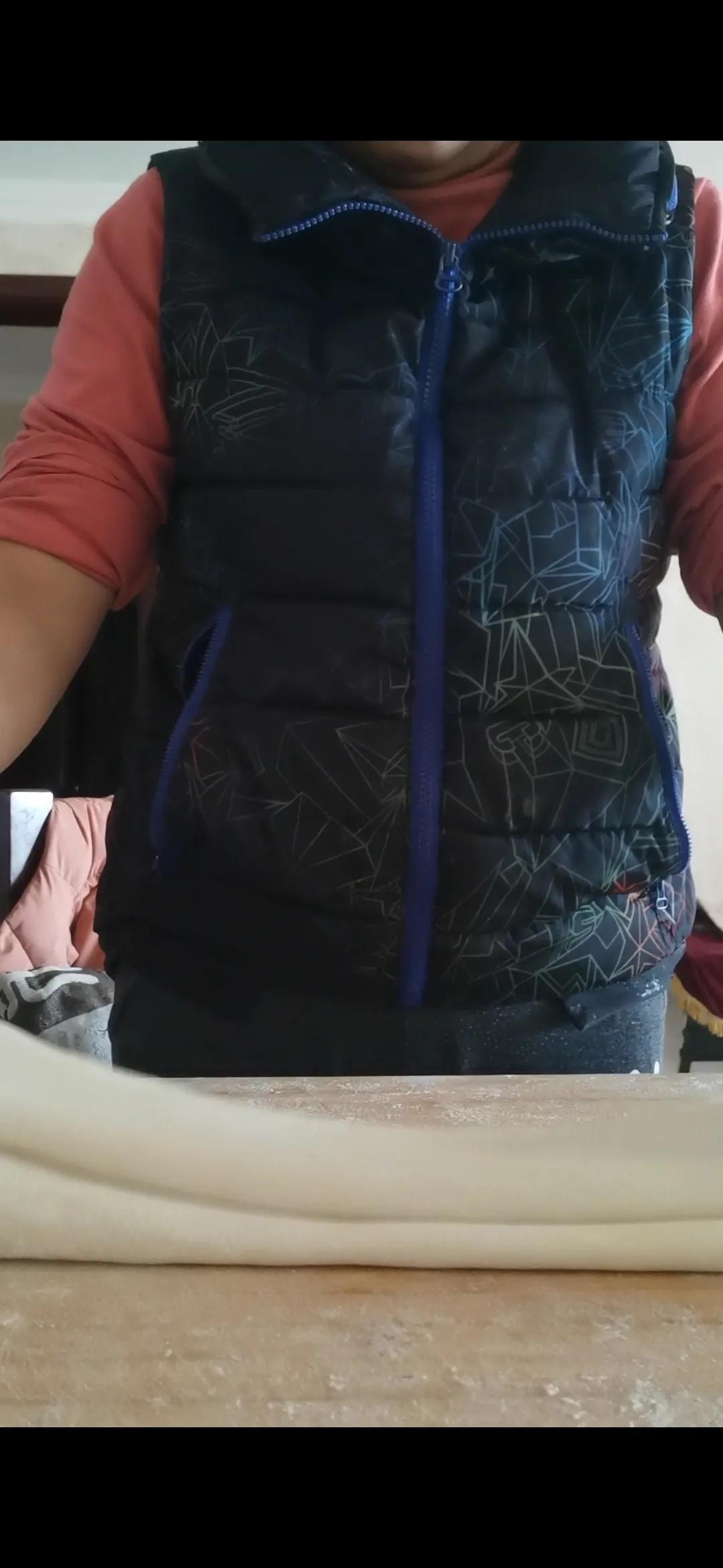 手擀面的制作方法简单（关于手擀面的制作过程） 第3张