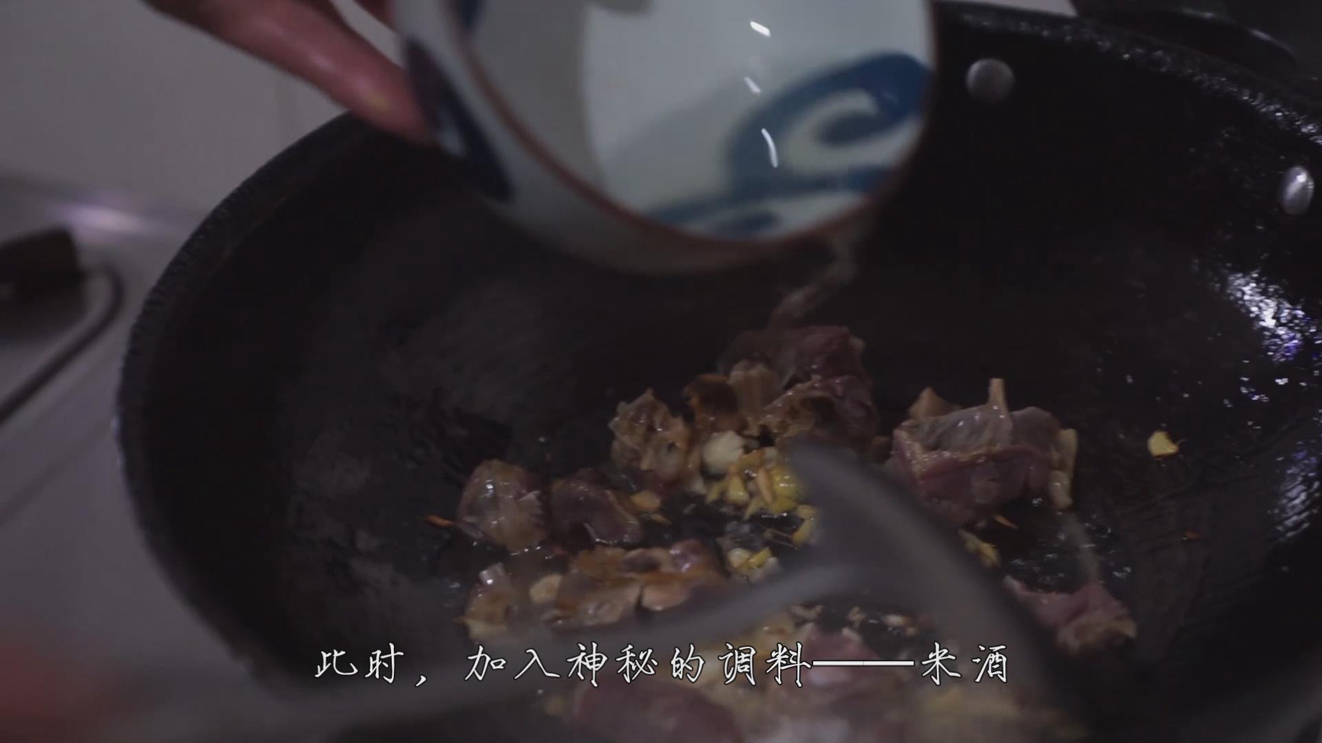 腊鸭腿怎么做好吃（土豆腊鸭腿的做法） 第13张