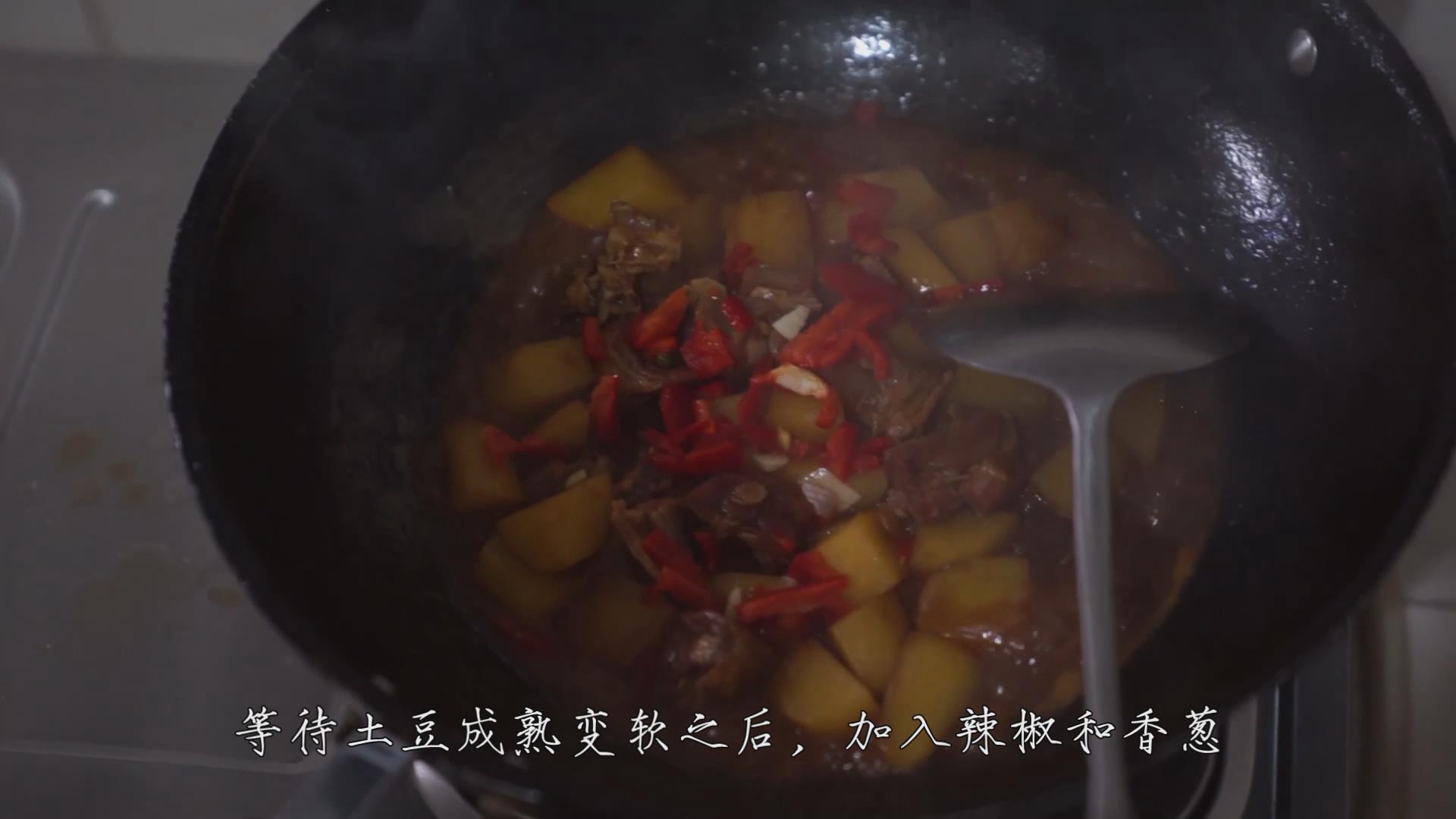腊鸭腿怎么做好吃（土豆腊鸭腿的做法） 第19张