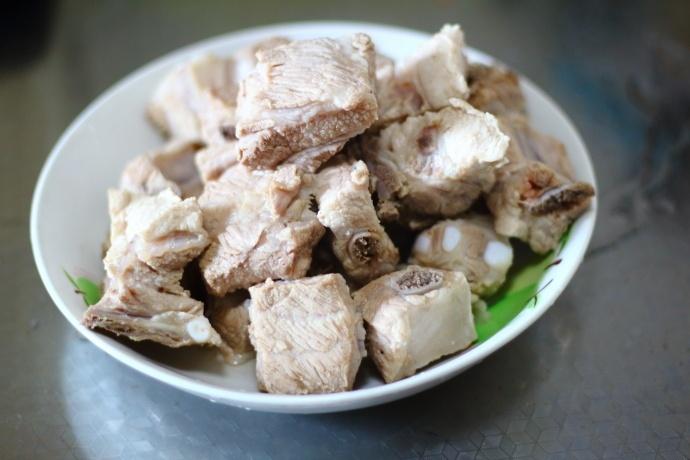 萝卜汤怎么做好喝（排骨萝卜汤制作方法） 第7张
