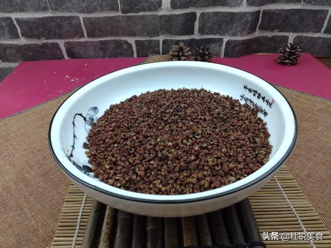 新鲜花椒油的制作方法（自制花椒油的方法分享） 第5张