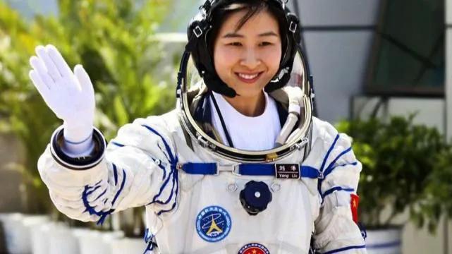 航天员怎么上厕所（宇航员上厕所和洗澡的方法） 第1张