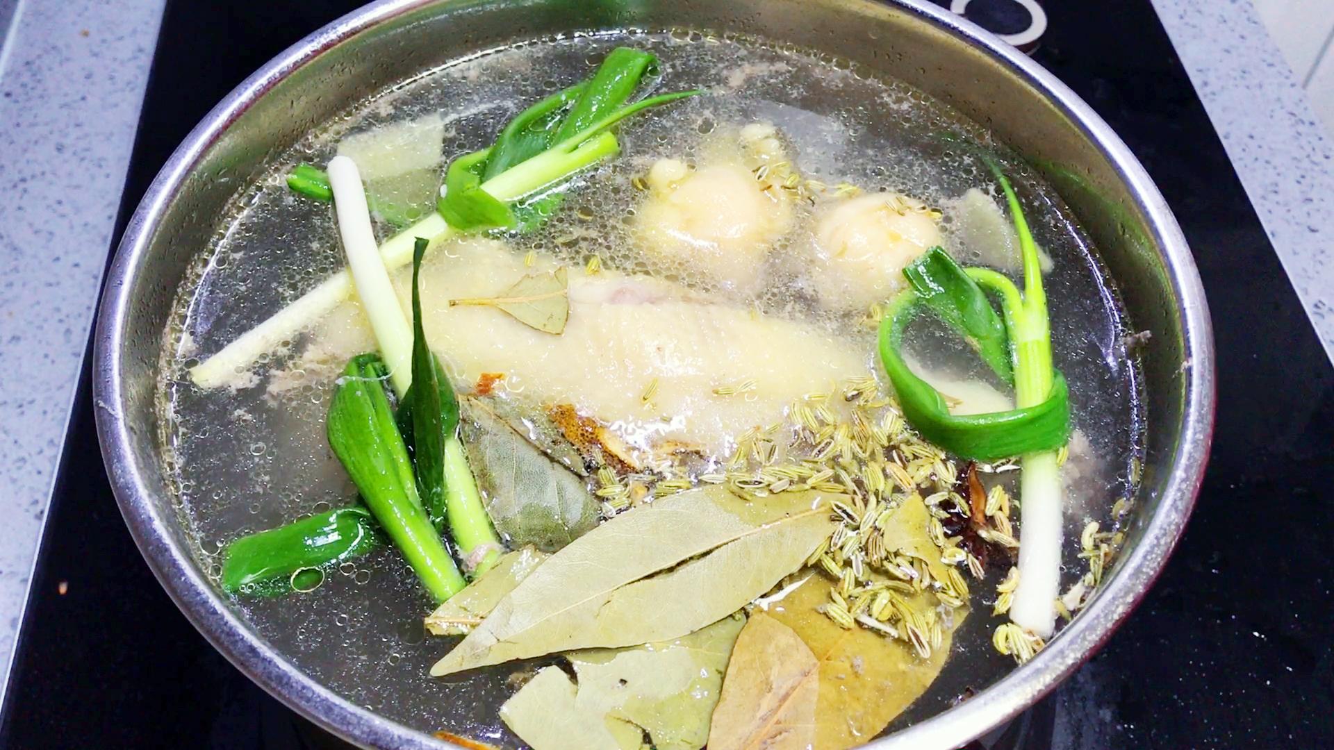 酸辣粉怎么做好吃又简单（酸辣粉家常做法步骤） 第7张