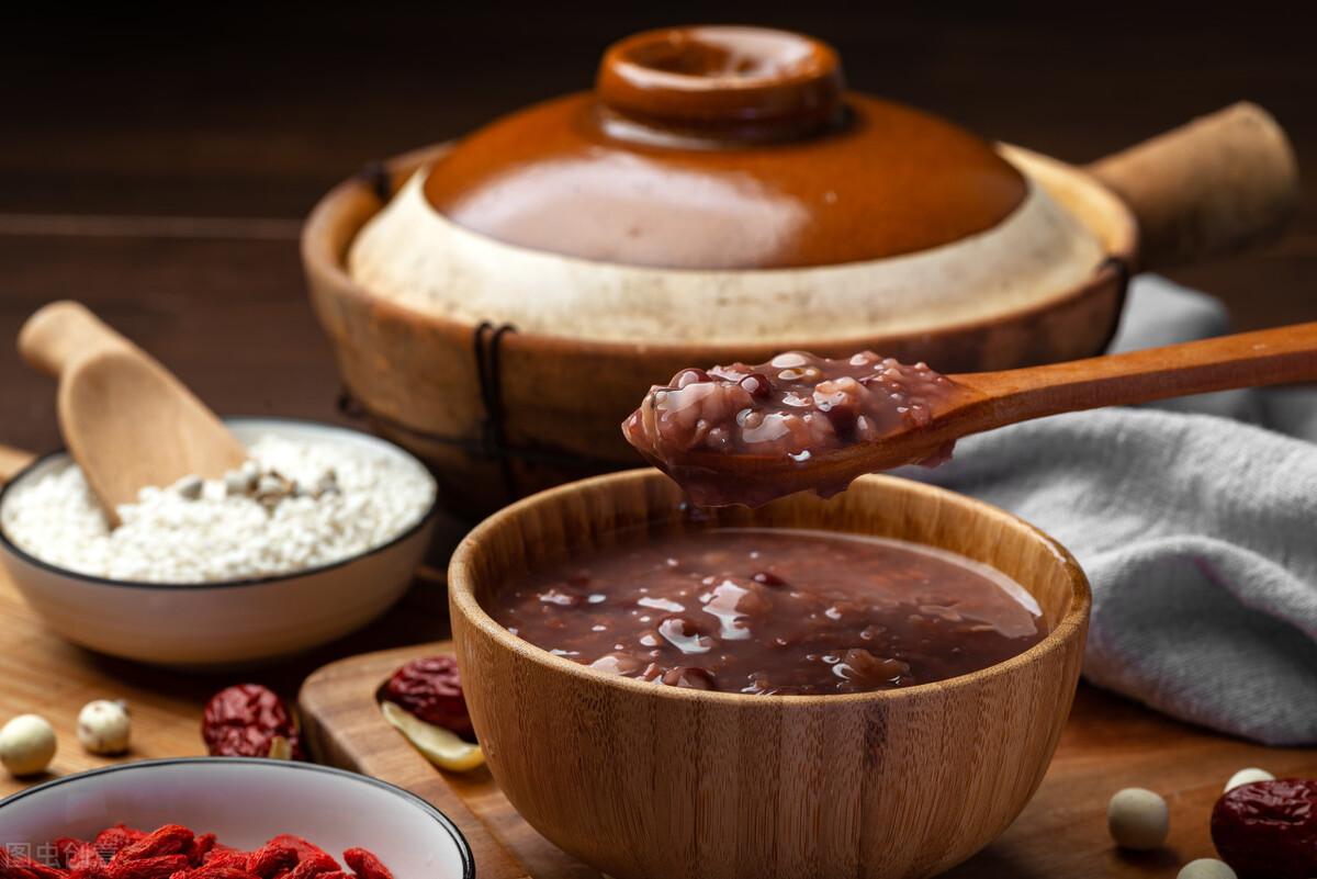 腊八粥里放什么食材好吃（腊八粥的做法和材料） 第1张