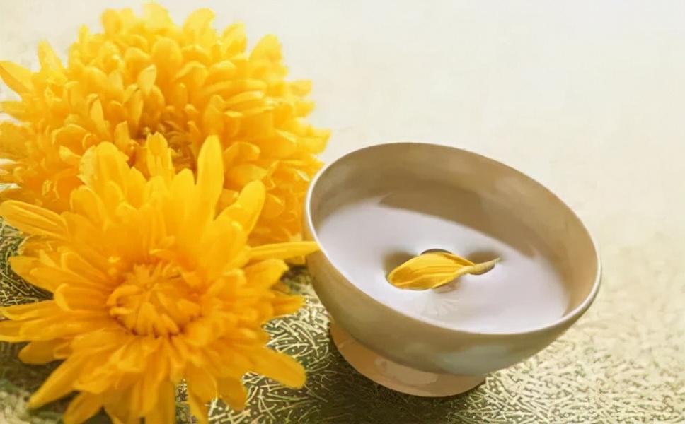 重阳节喝什么酒表达什么（关于重阳节饮菊花酒的意义） 第7张