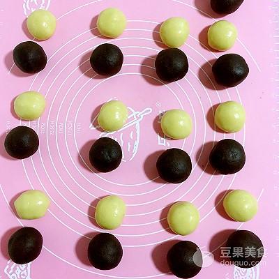 豆沙月饼怎么做又软又好吃（家常豆沙月饼的做法） 第13张
