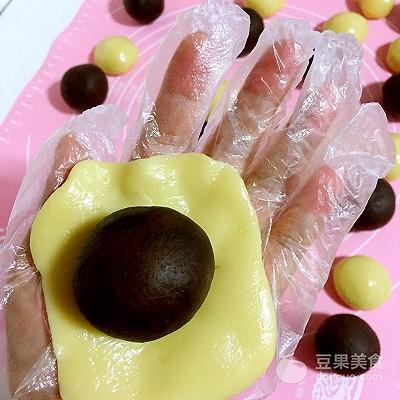 豆沙月饼怎么做又软又好吃（家常豆沙月饼的做法） 第19张