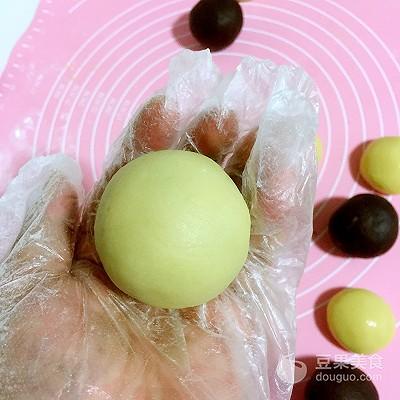 豆沙月饼怎么做又软又好吃（家常豆沙月饼的做法） 第25张