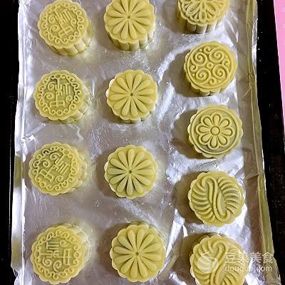 豆沙月饼怎么做又软又好吃（家常豆沙月饼的做法） 第31张