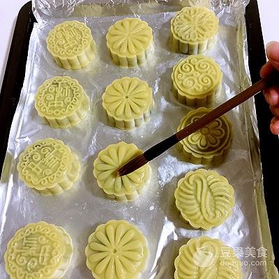 豆沙月饼怎么做又软又好吃（家常豆沙月饼的做法） 第37张