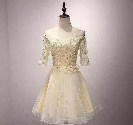 伴娘穿什么颜色的衣服合适（伴娘穿衣服搭配指南） 第3张