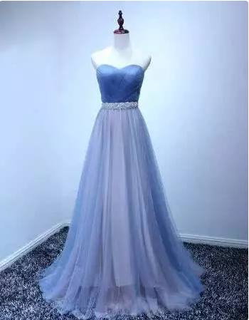 伴娘穿什么颜色的衣服合适（伴娘穿衣服搭配指南） 第7张