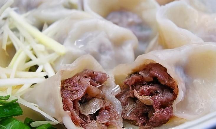 牛肉馅饺子怎么调馅配什么菜（正宗牛肉饺子馅的做法） 第11张