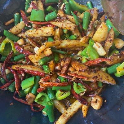 辣子鸡怎么做好吃（家常辣子鸡的制作方法） 第19张