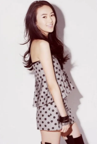 童谣演员简介个人资料（有种“整容”叫童瑶结婚） 第29张