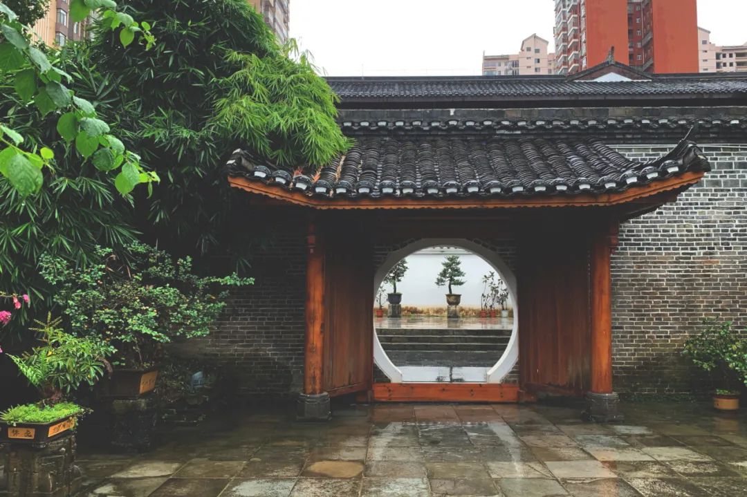 描写秋雨的优美句子（秋天下雨的有意境的短句子） 第1张