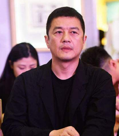 李亚鹏公司被曝接连被执行，总金额已超500万，小19岁女友不离不弃 第1张