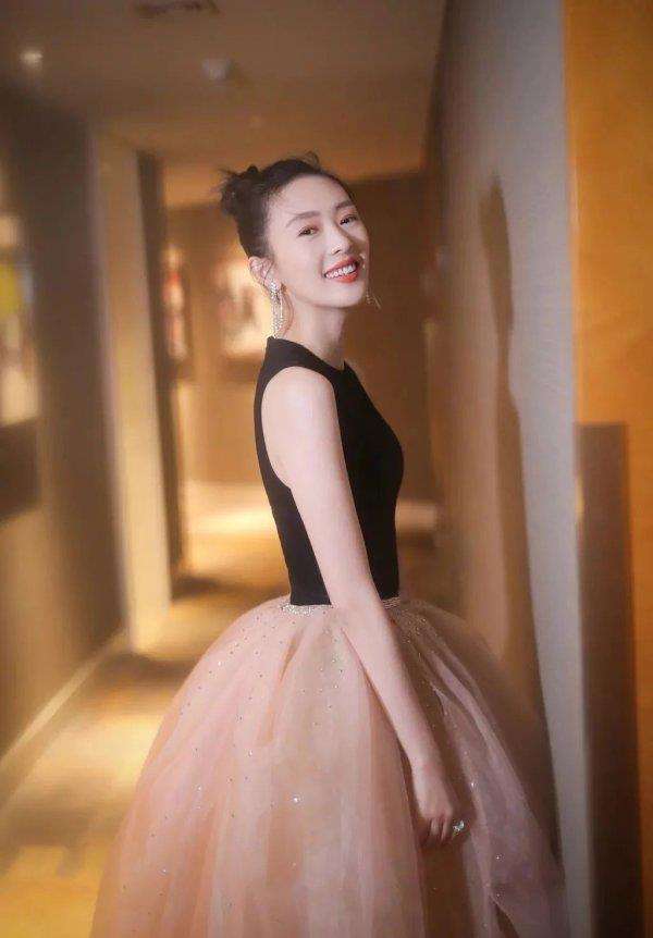 童谣演员简介个人资料（有种“整容”叫童瑶结婚） 第75张